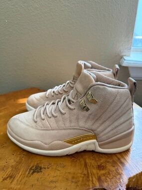Women’s Air Jordan 12 Retro 'Vachetta Tan' (AO6068-203) size 7.5/ Men’s 6